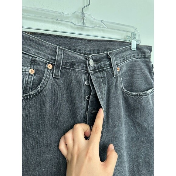 Levi's 501 Jeans Black Button Fly Frayed Hem Ankle High Rise Size 30x26 Waist 30 - Picture 3 of 10